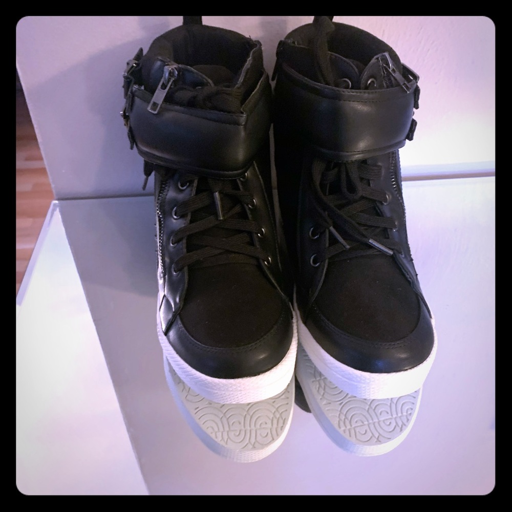 9w Torrid Wedge sneakers
